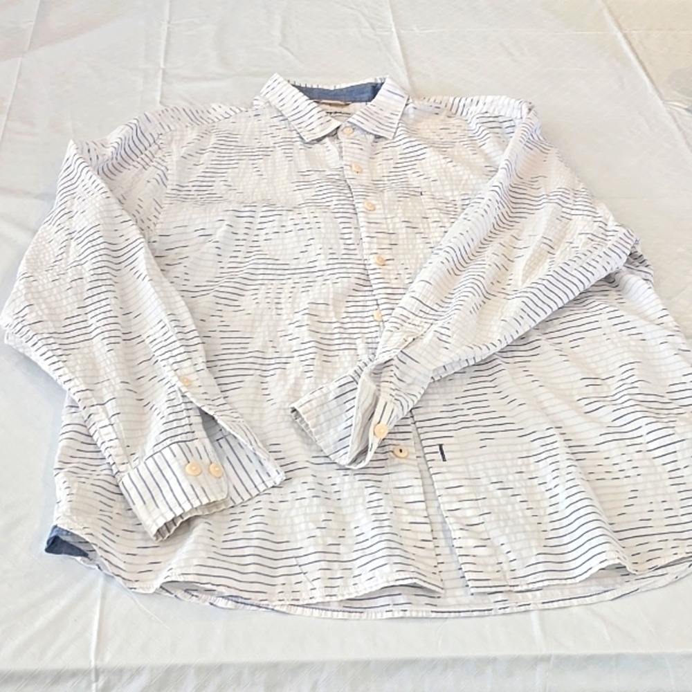 Tommy Bahama Men's Button Down Striped with a muted leaf print